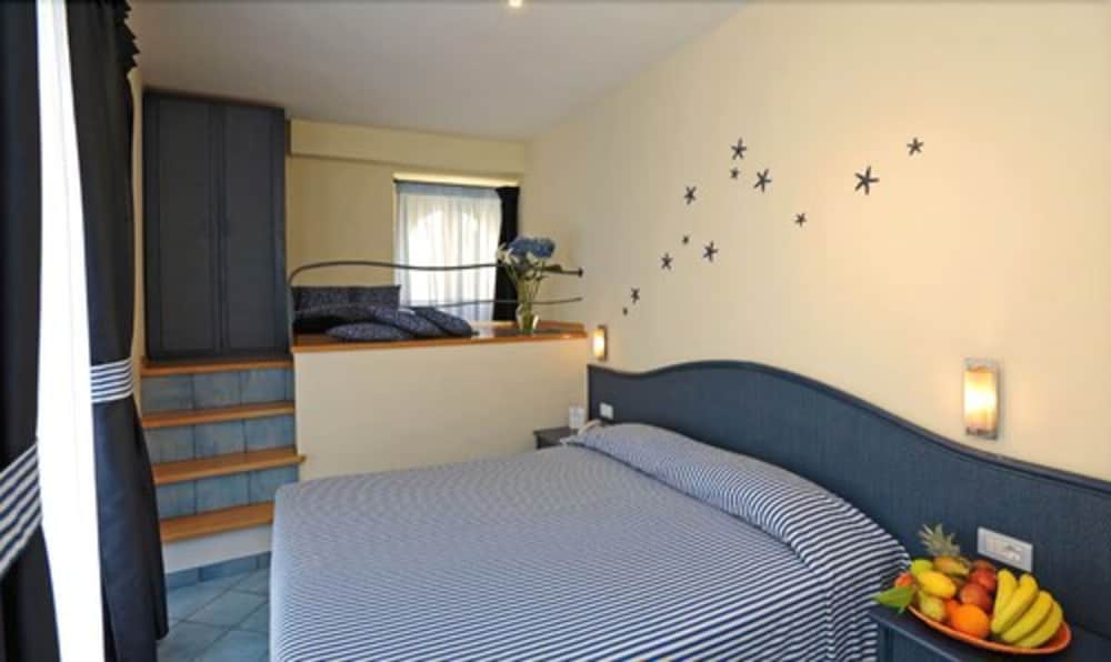 Sharon House 13/58