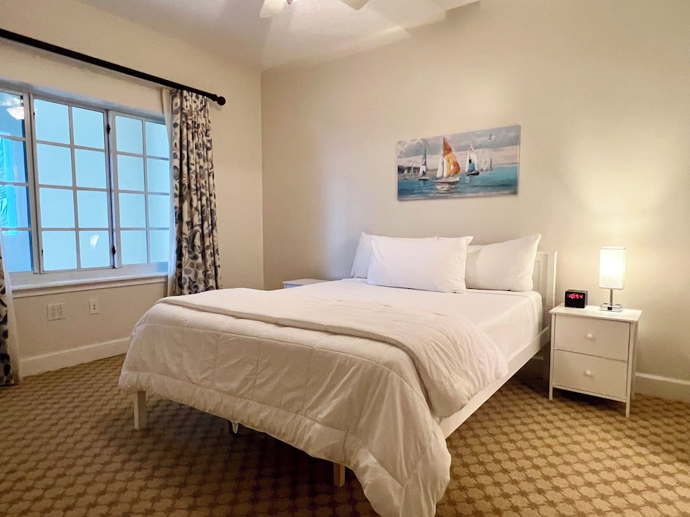 2 Bedrooms, Condo, King and Queen Bed, Intracoastal View, Sofa