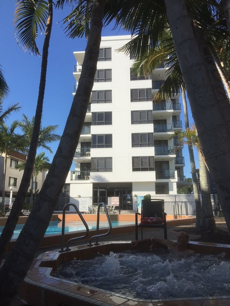 Aqualine Apartments 8/74