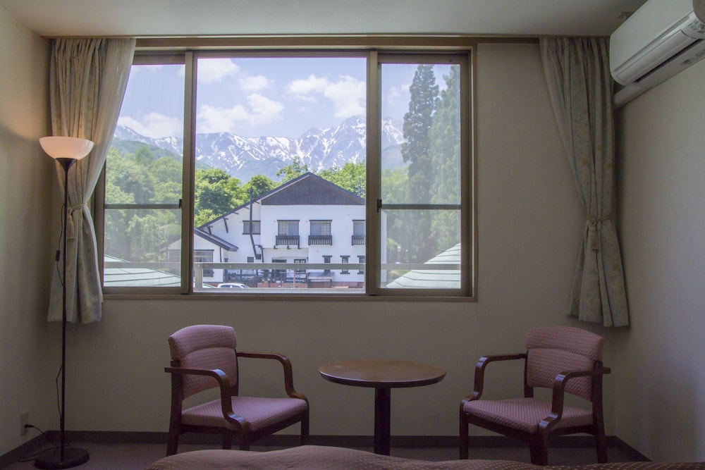 Oak Forest Hotel 34/46