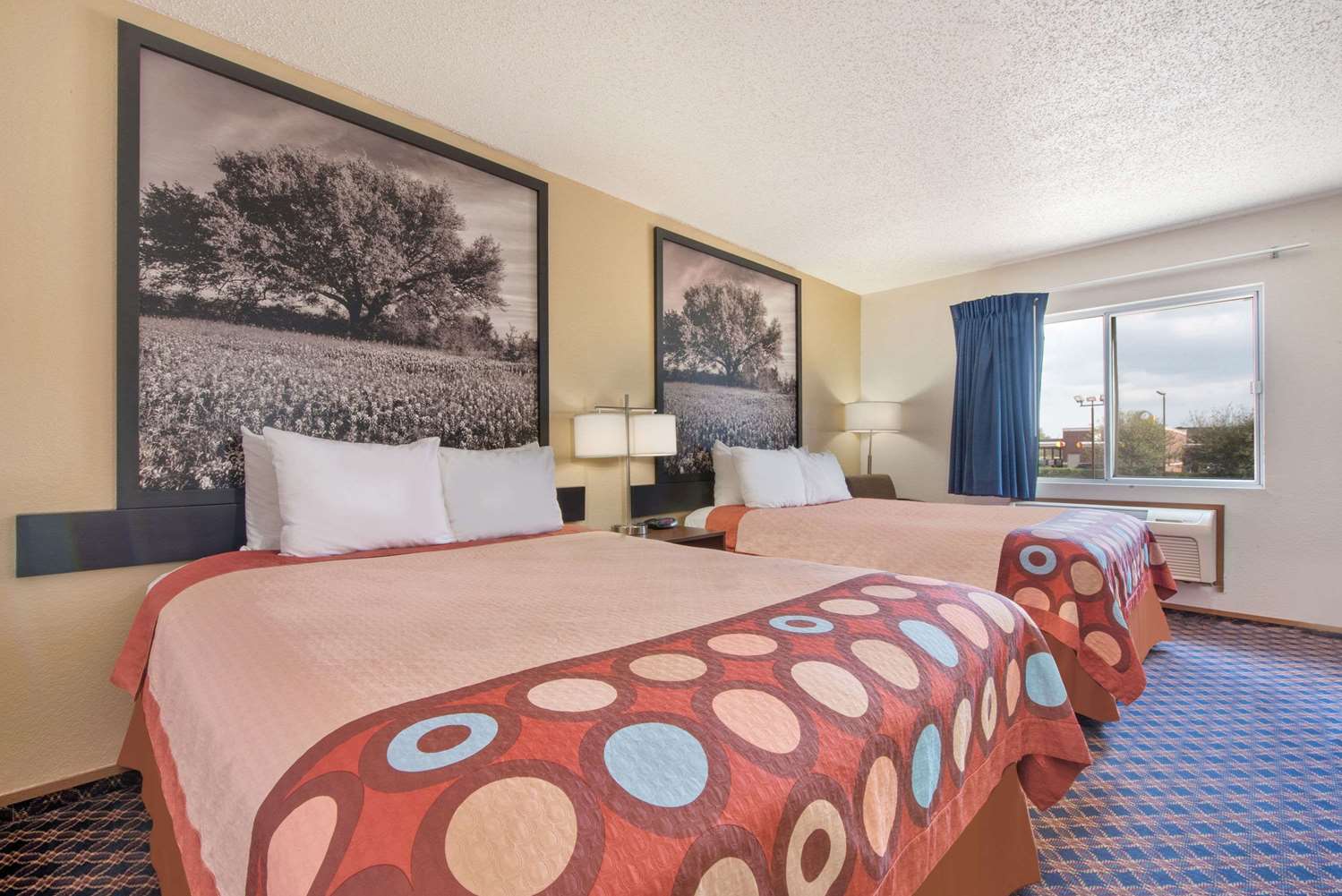 Super 8 by Wyndham College Station 5/12