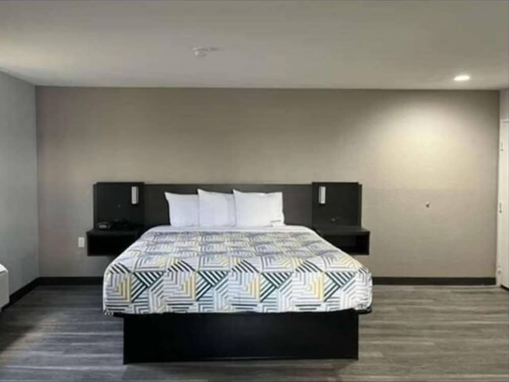 غرفة بسرير كينج بمطبخ لذوي الإعاقة، Studio6 Little Rock, AR - South 3/7