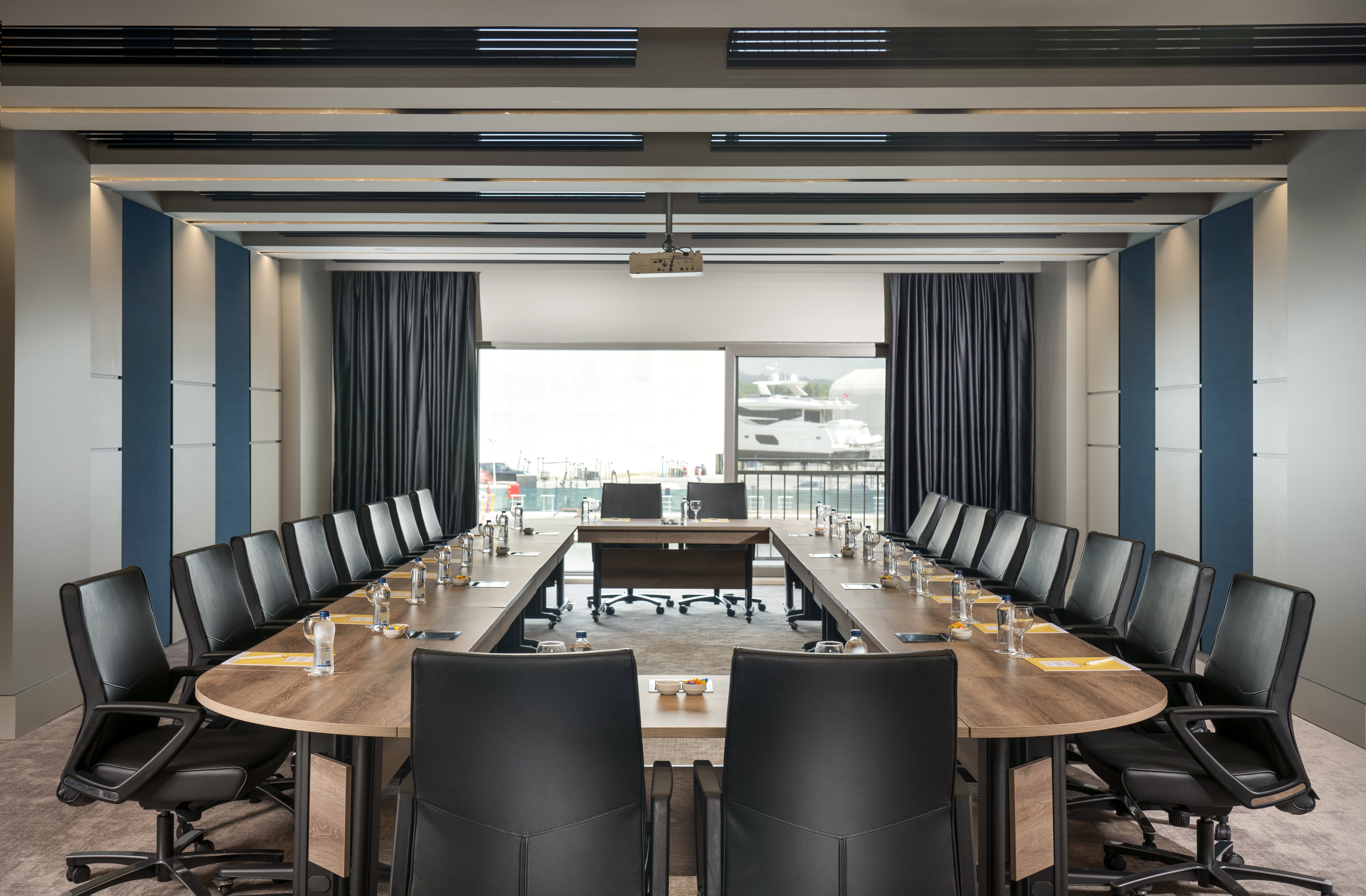 Crowne Plaza Istanbul Tuzla Viaport Marina 70/82
