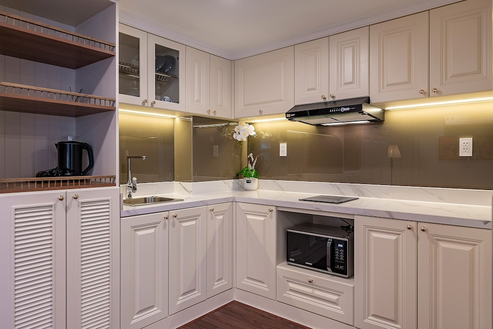 Golden Sun Apartment & Hotel 6/50