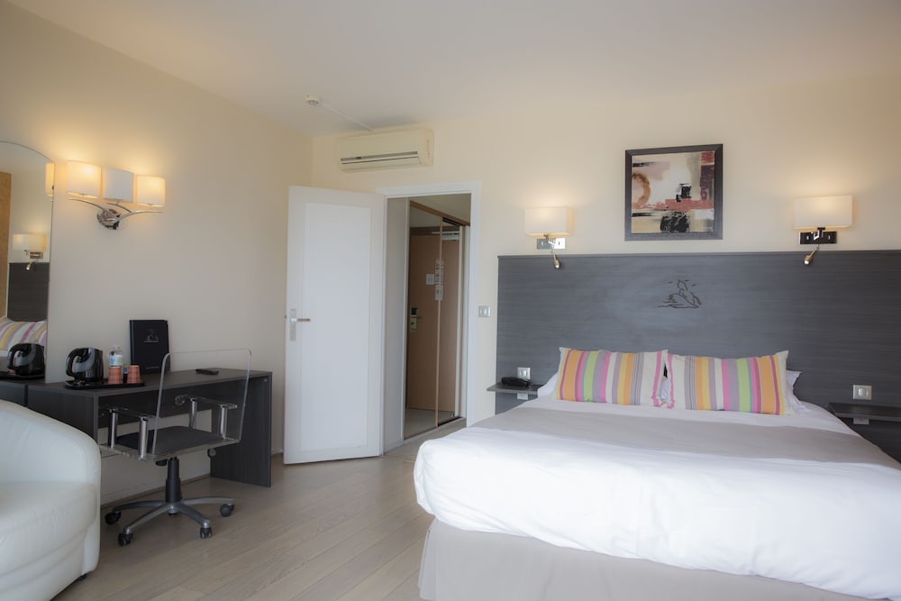 ARC HOTEL SUR MER 4/62