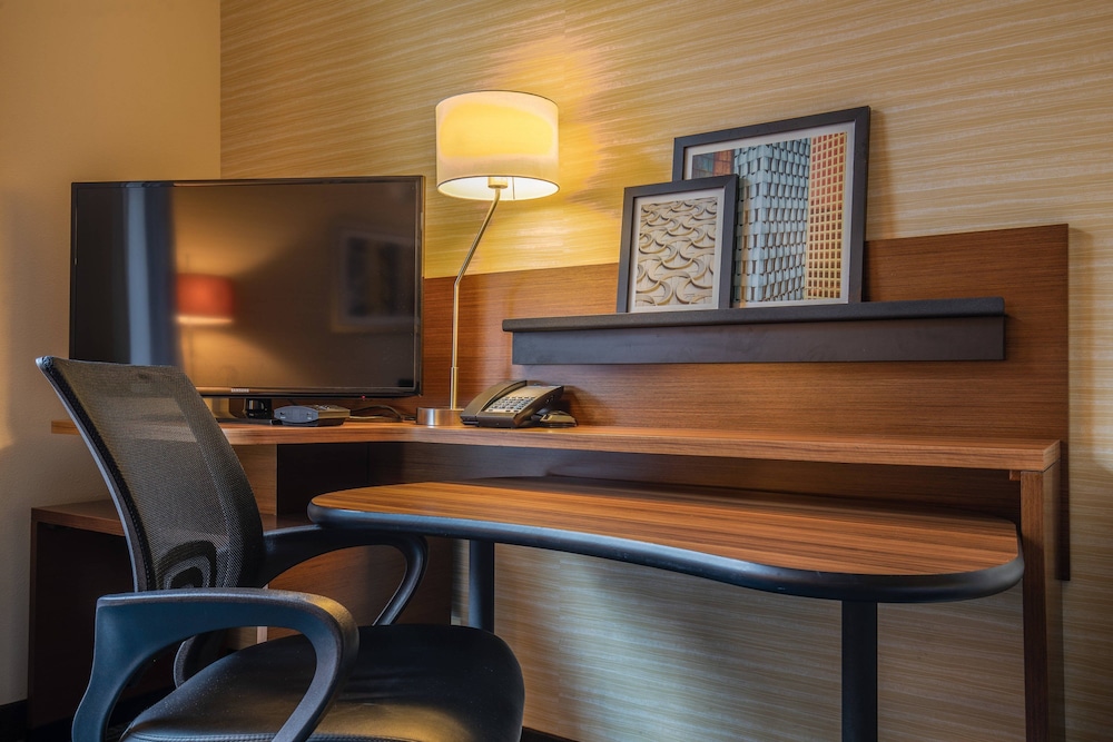 FAIRFIELD INN & SUITES CHICAGO DOWNTOWN/RIVER NORTH 24/47