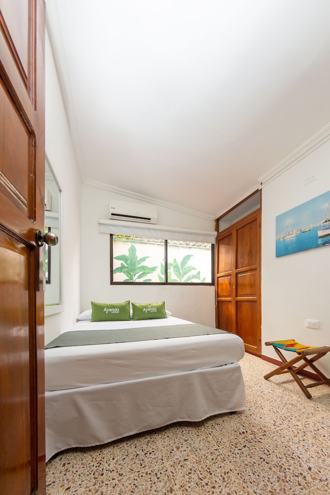 ROOM, DOUBLE BED
