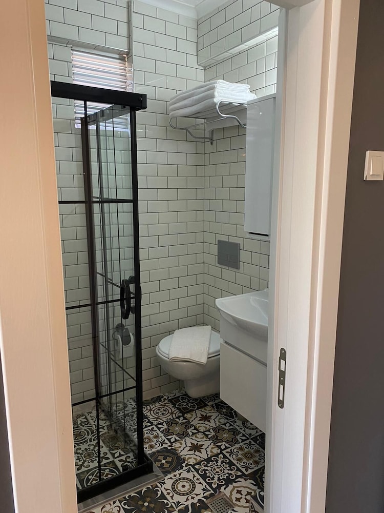 Avisos Hotel and Apartment 44/50