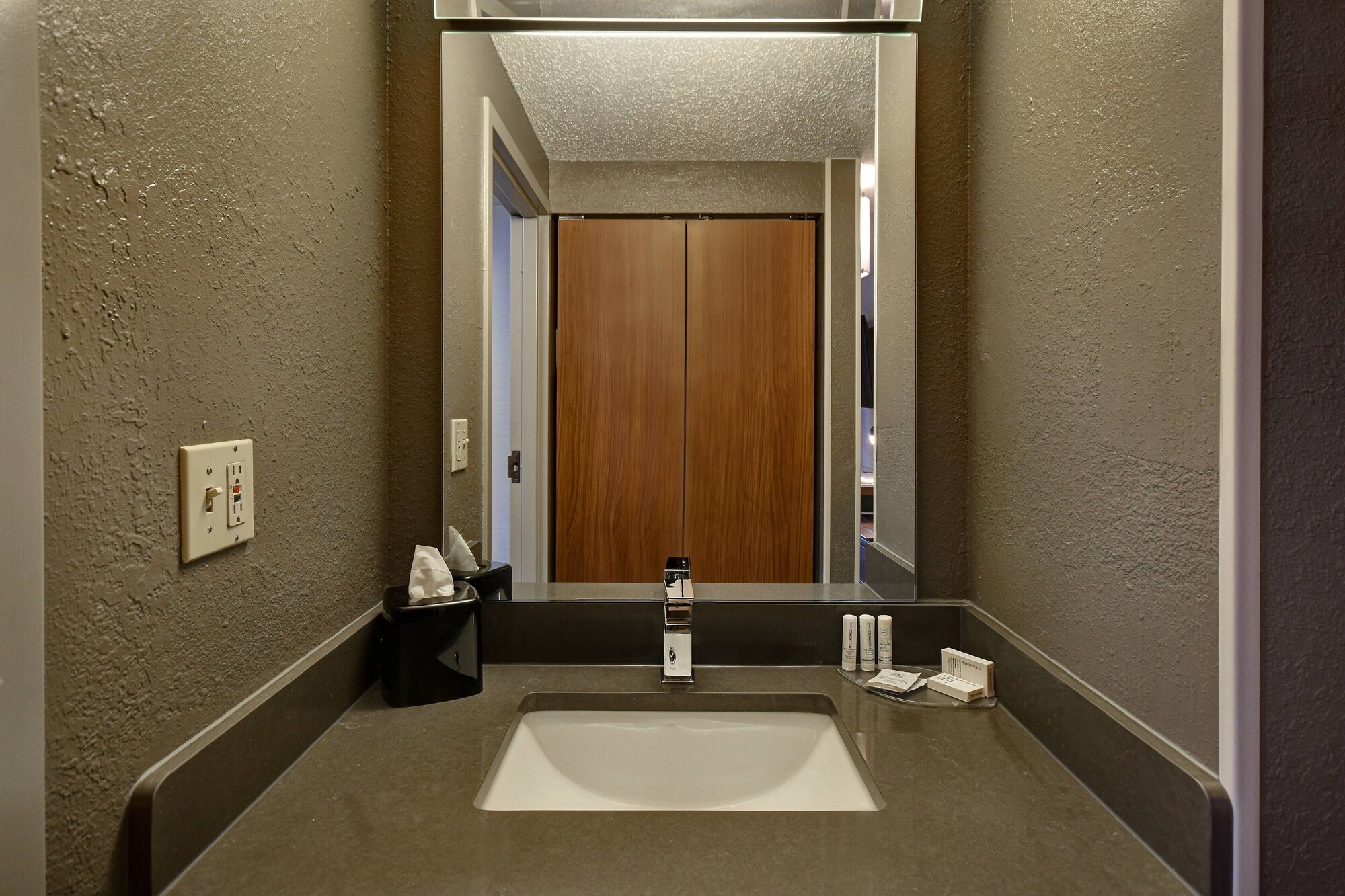 غرفة بسريرين كوين، Courtyard by Marriott Cincinnati Airport 4/4