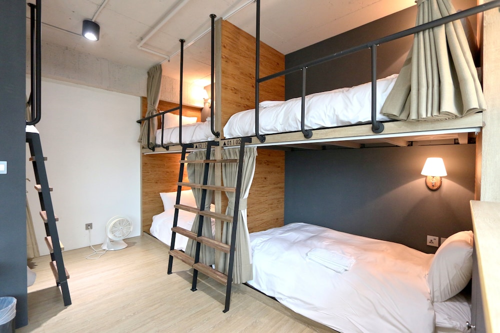 FEMALE DORM, FEMALE ONLY, CUBE, SHARED BATHROOM