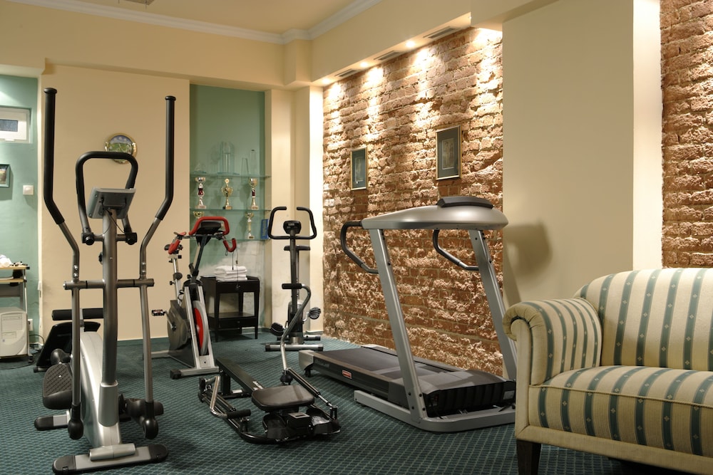 Embassy Hotel 17/40