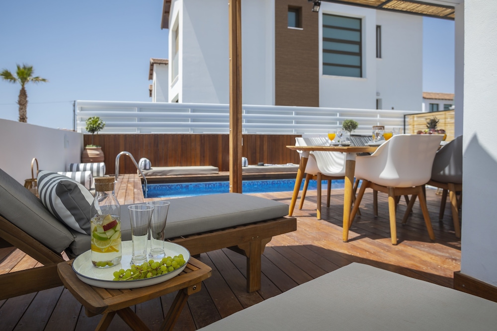 Chris Le Mare Luxury Villa 32/37