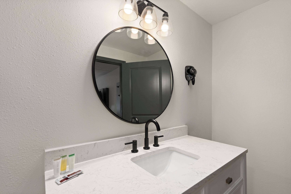 Ramada by Wyndham Bainbridge 33/33