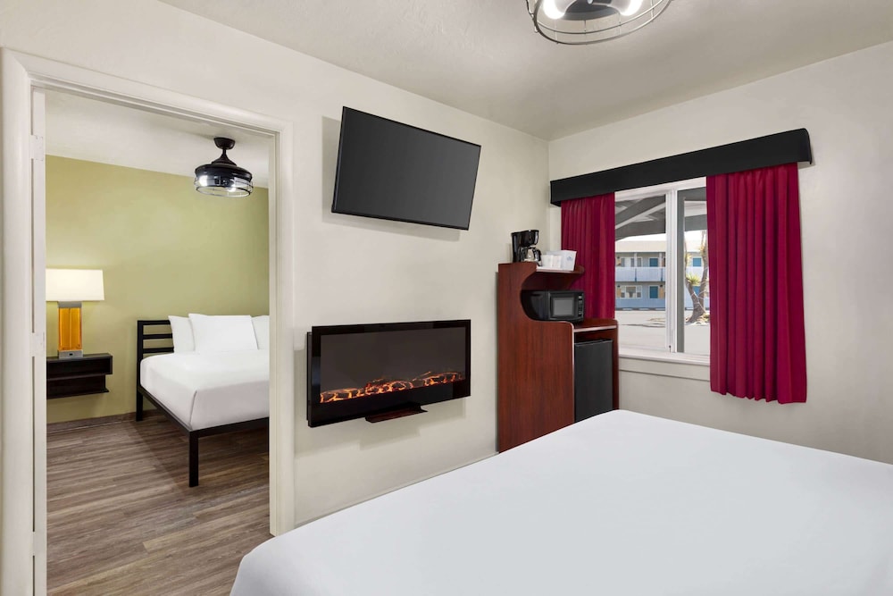 Baymont by Wyndham Fort Bragg 23/46