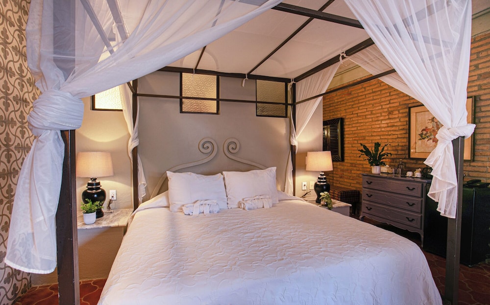 STANDARD, KING BED