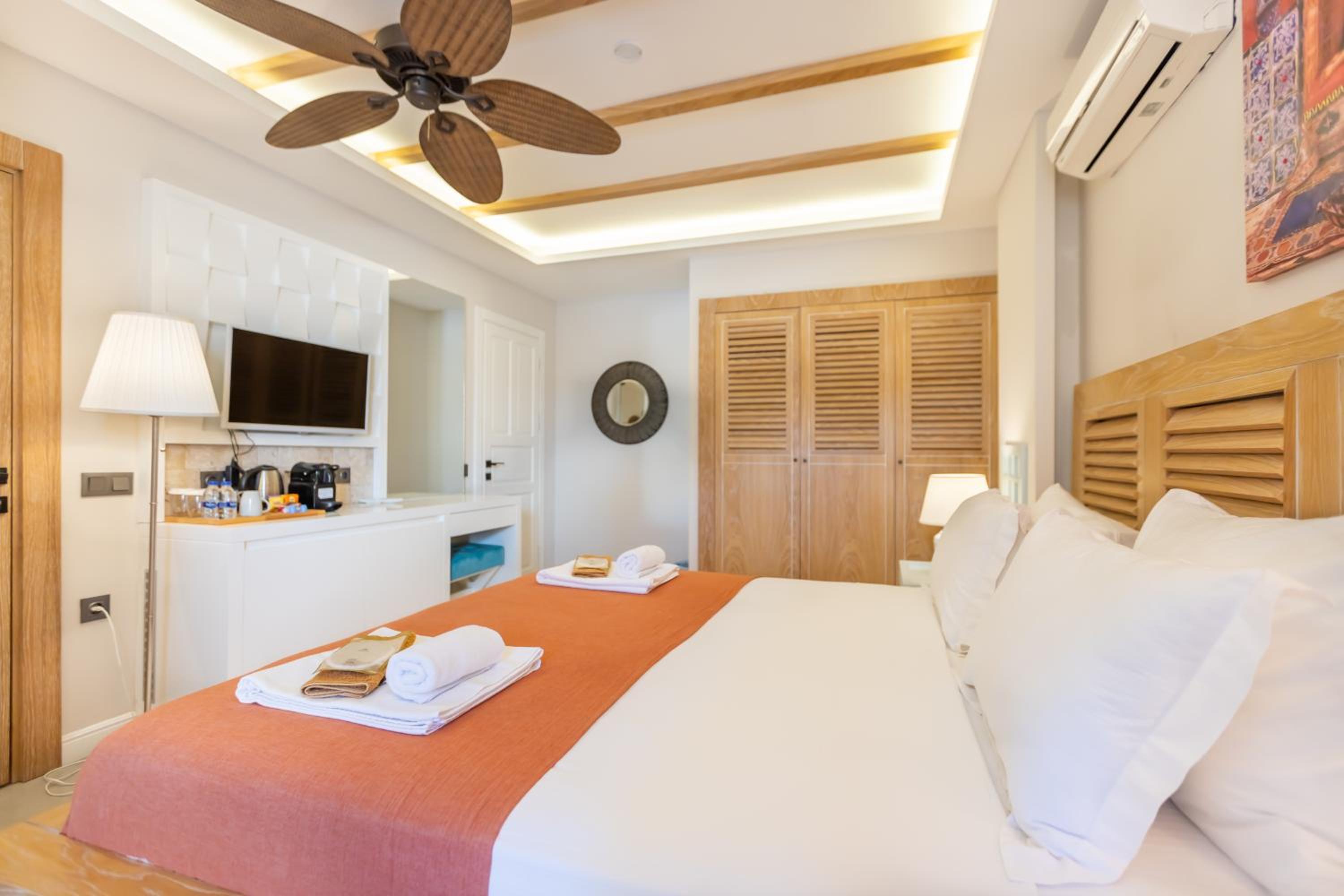 Room, Double Bed, Pool View