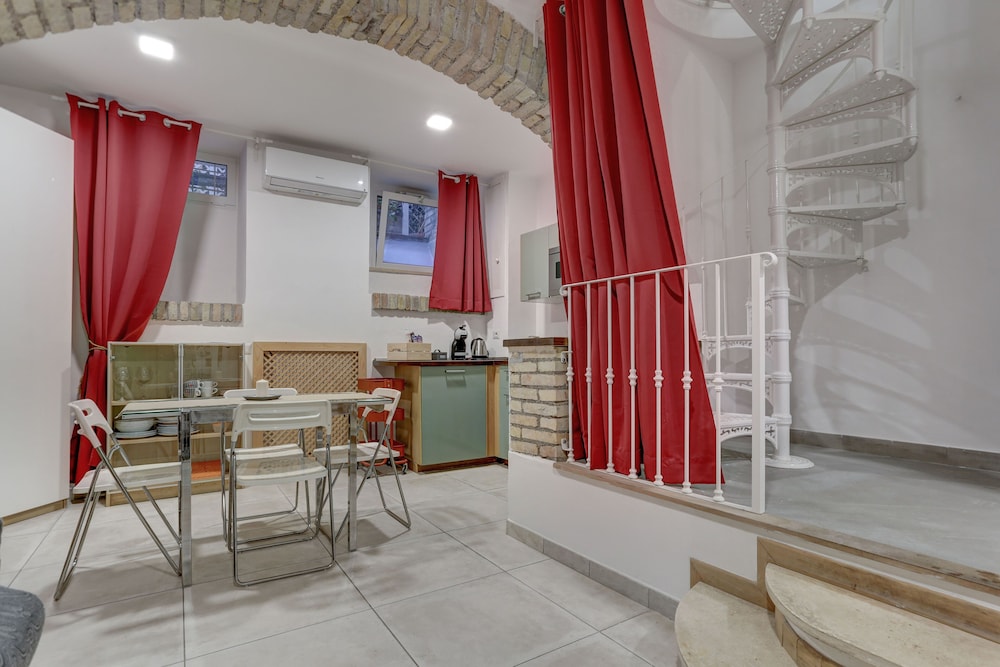 Santi Quattro Apartment & Rooms - Colosseo 29/49