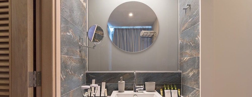 Swell Boutique Hotel 35/38