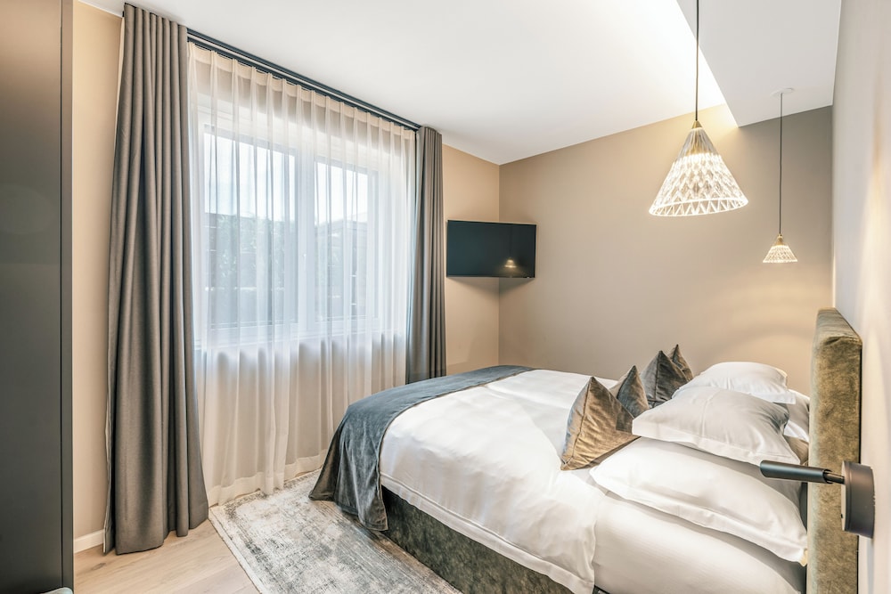 City, Resort, Villa, 4 King Beds
