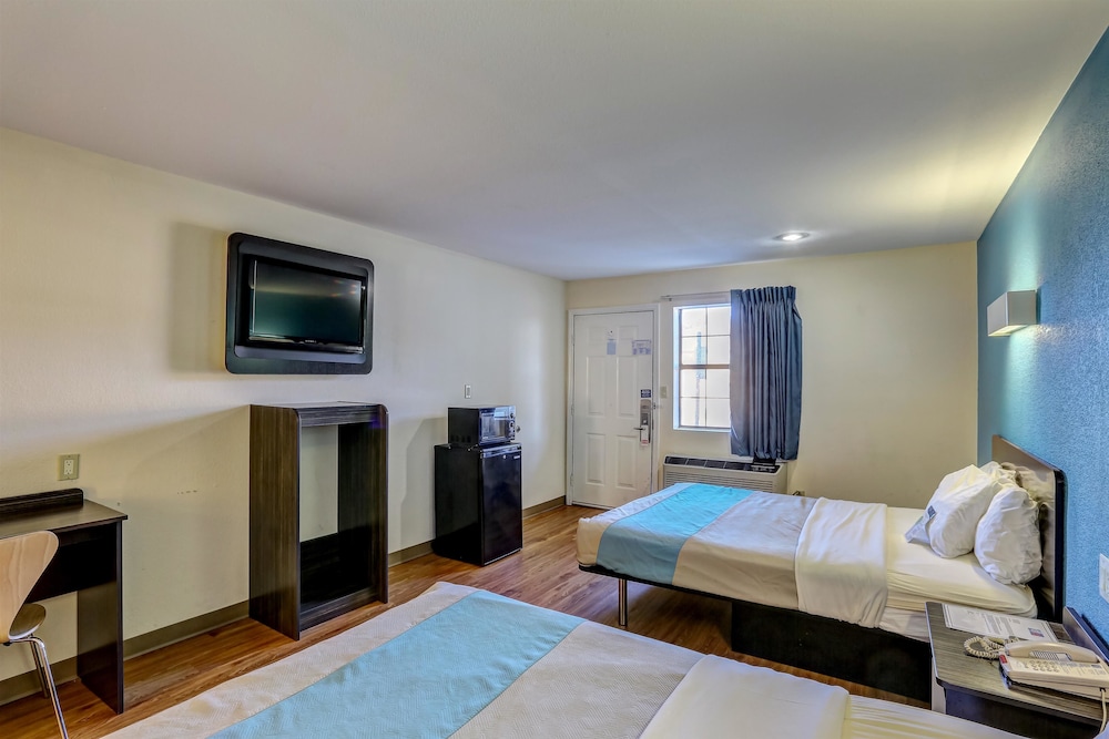 Motel6 Dickson, TN 43/59
