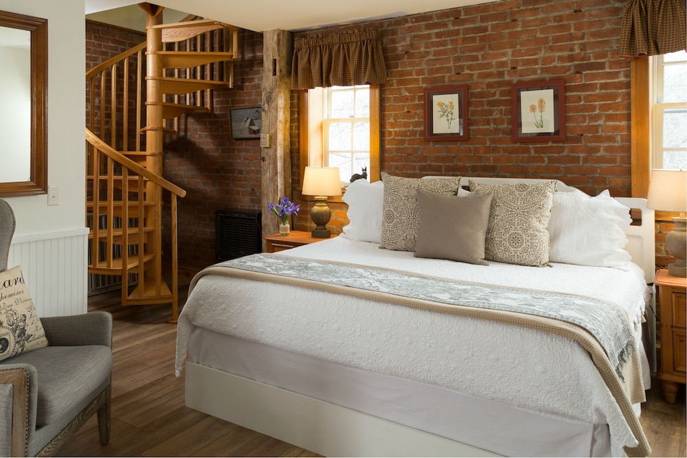 Plus, Loft, Deluxe, Cottage, King Bed, King and Twin Beds, Private Bathroom