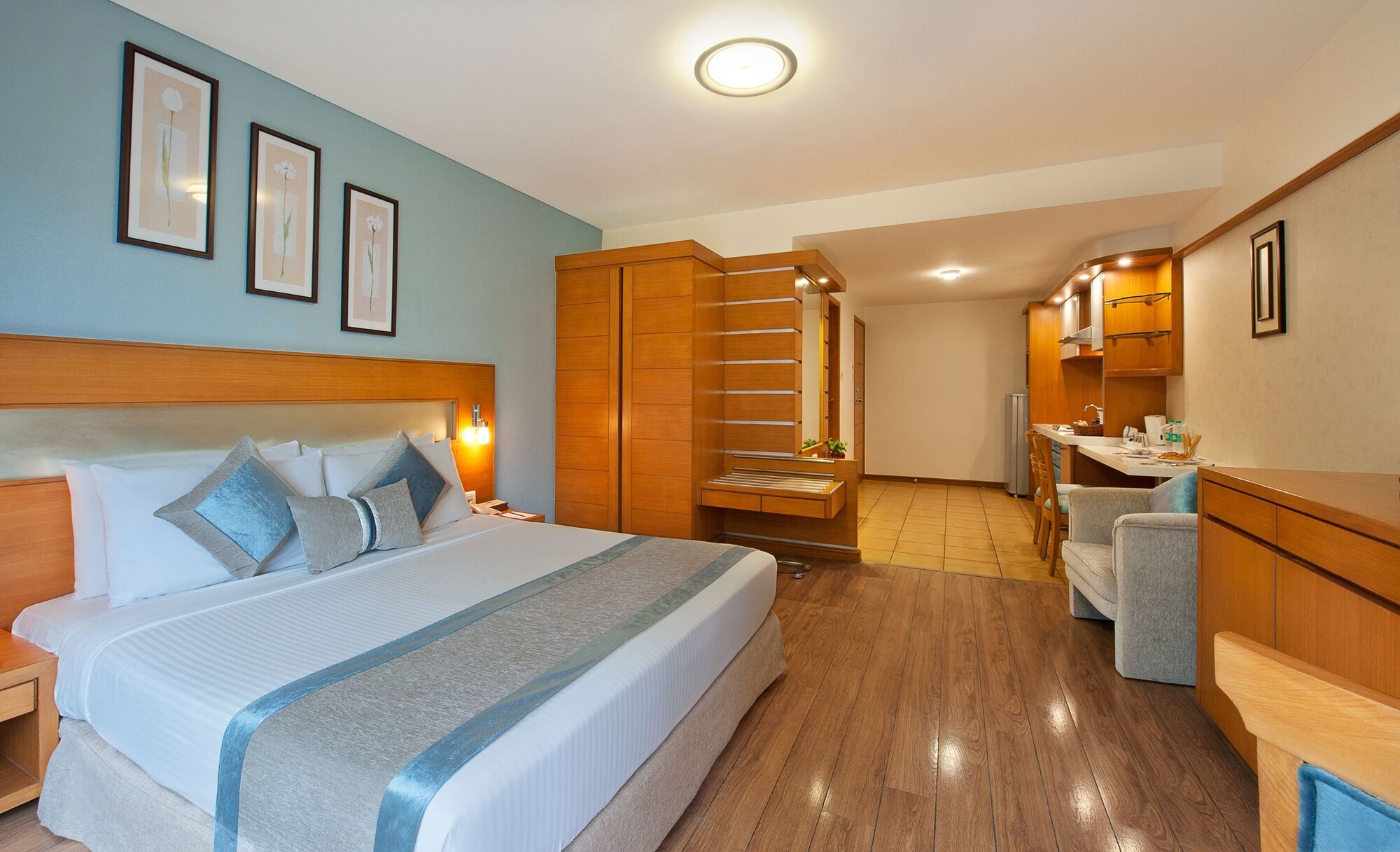 Studio, King Bed