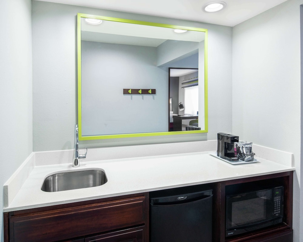 Hampton Inn Suites Lubbock Southwest 8/35