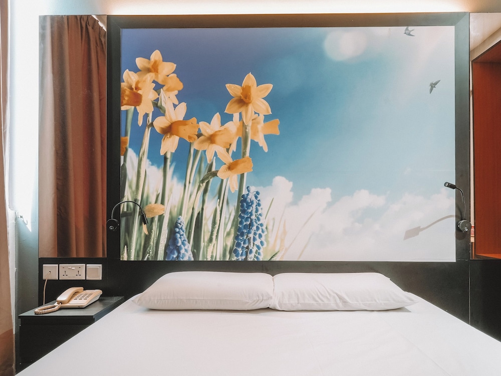 REGIN HOTEL 35/56