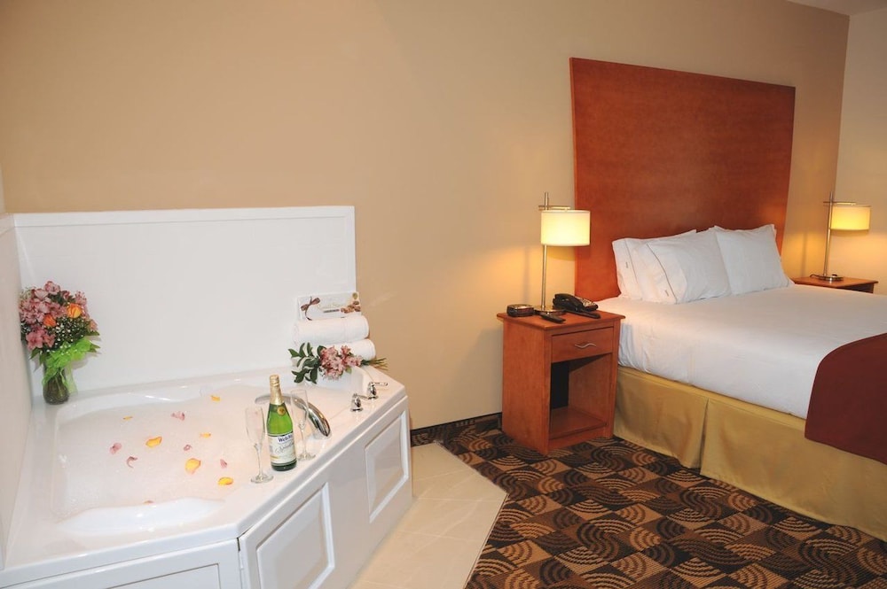 Holiday Inn Express Hotel Suites Bainbridge 15/53