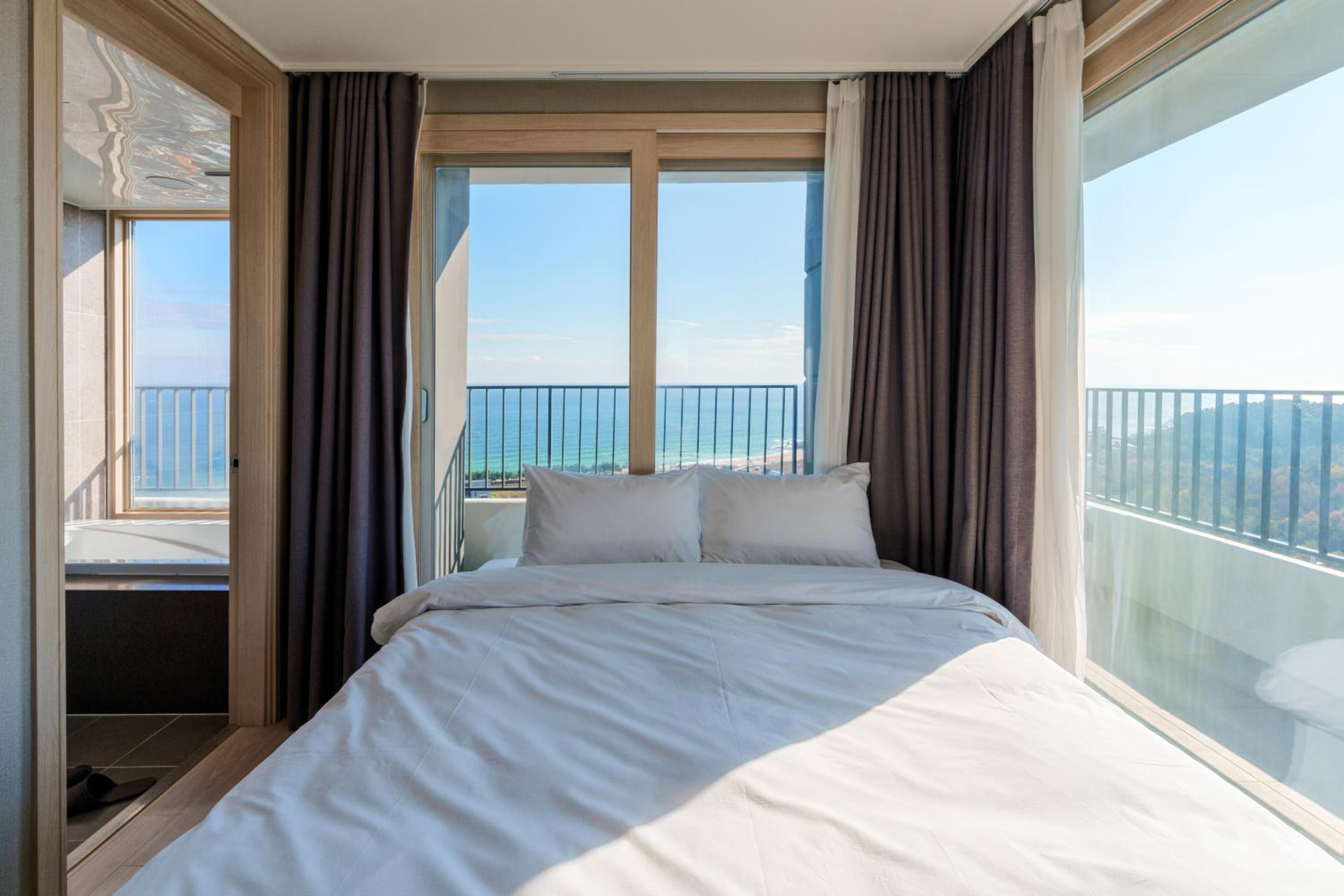 Grand Ocean Suite