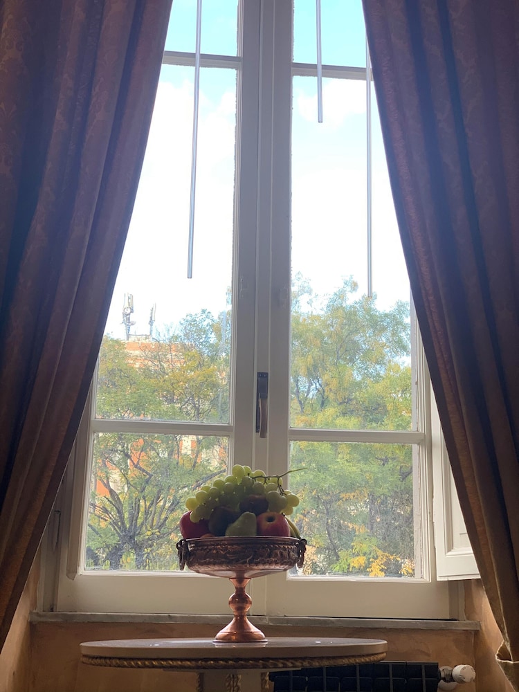 Pope's Suites 29/50