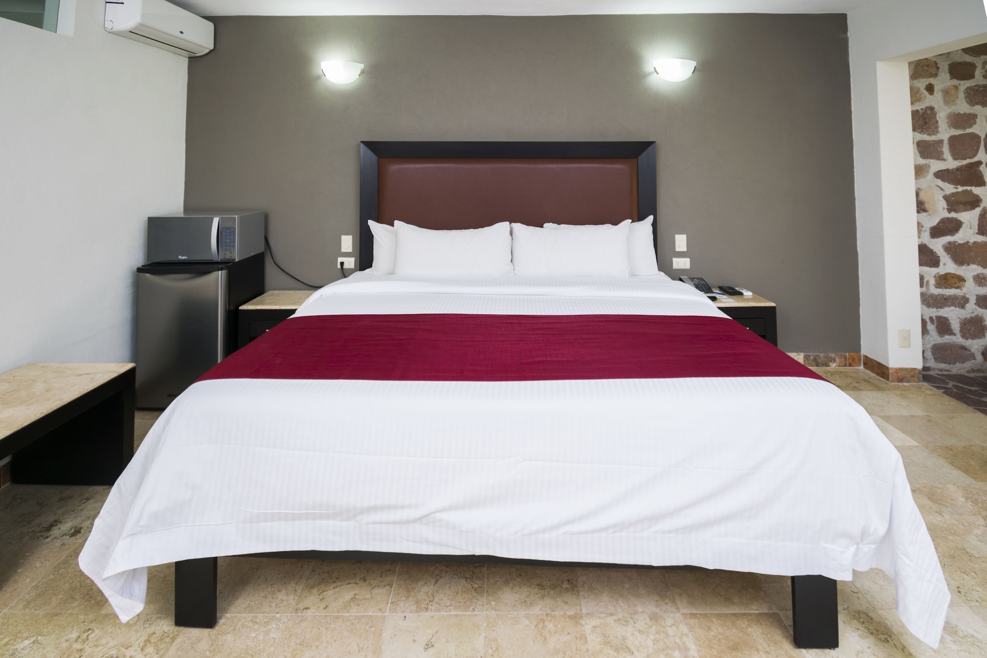 Standard, King Bed, Real de Minas Poliforum 3/4