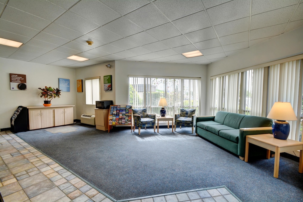 Motel6 Warwick, RI - Providence Airport - I-95 26/38
