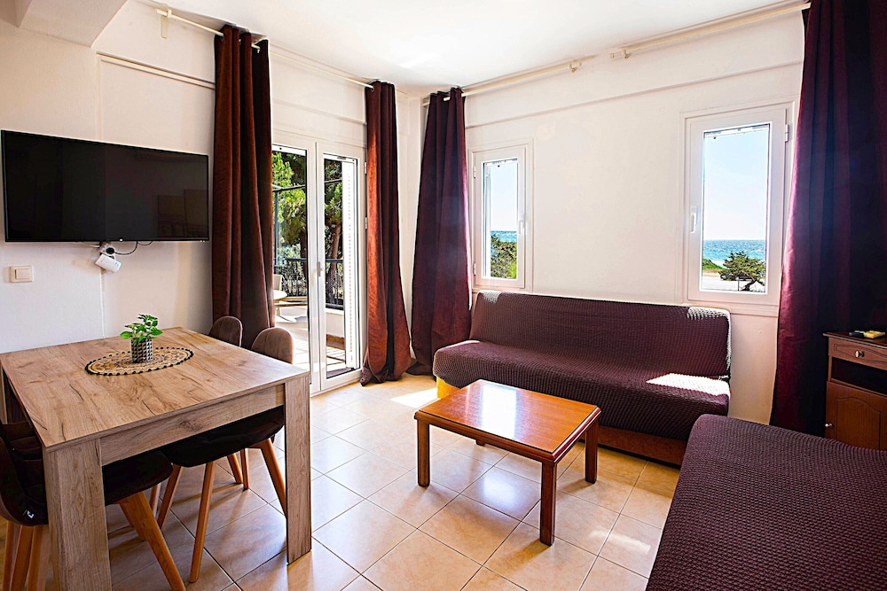 Romanos Beach Villas 18/49