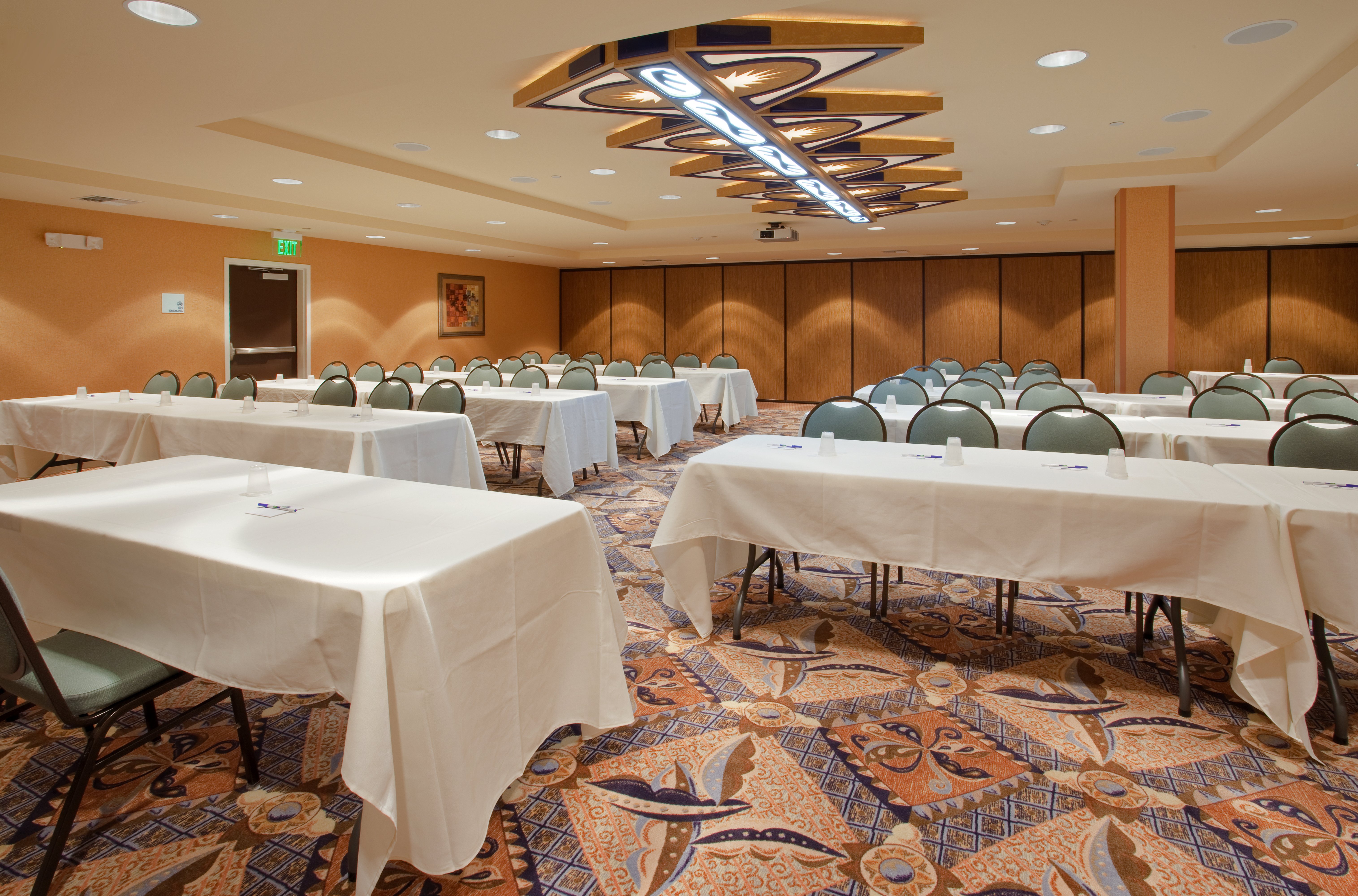 Holiday Inn Express Hotel Suites Sacramento Ne C 53/75