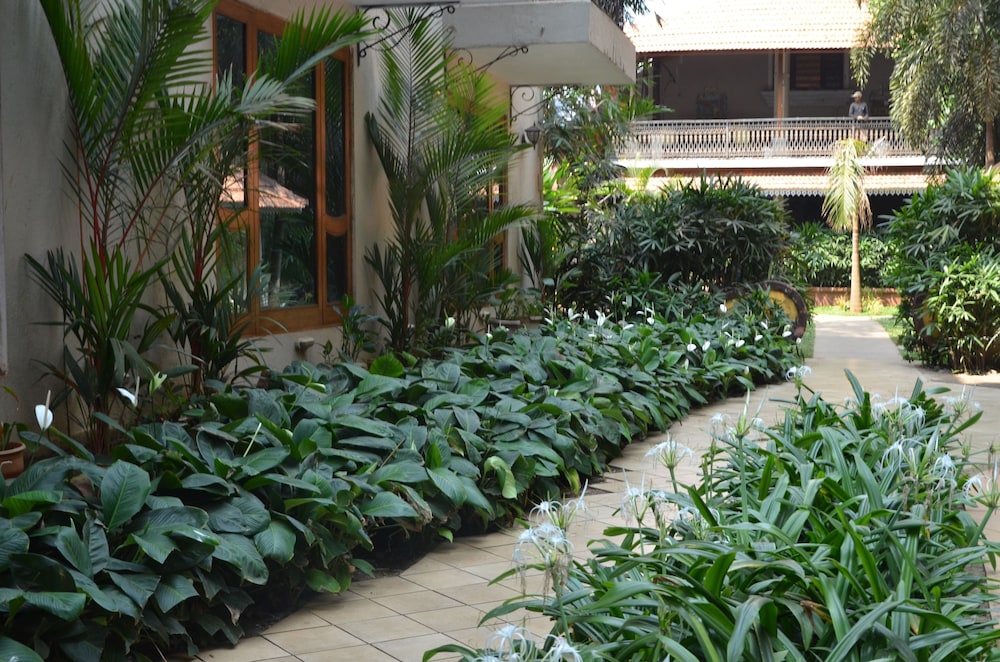 Tangerine Boutique Resort 42/44