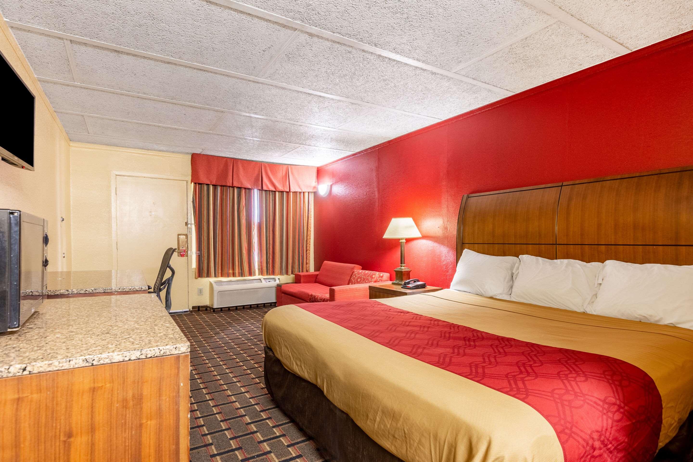 ROOM, KING BED, SMOKING