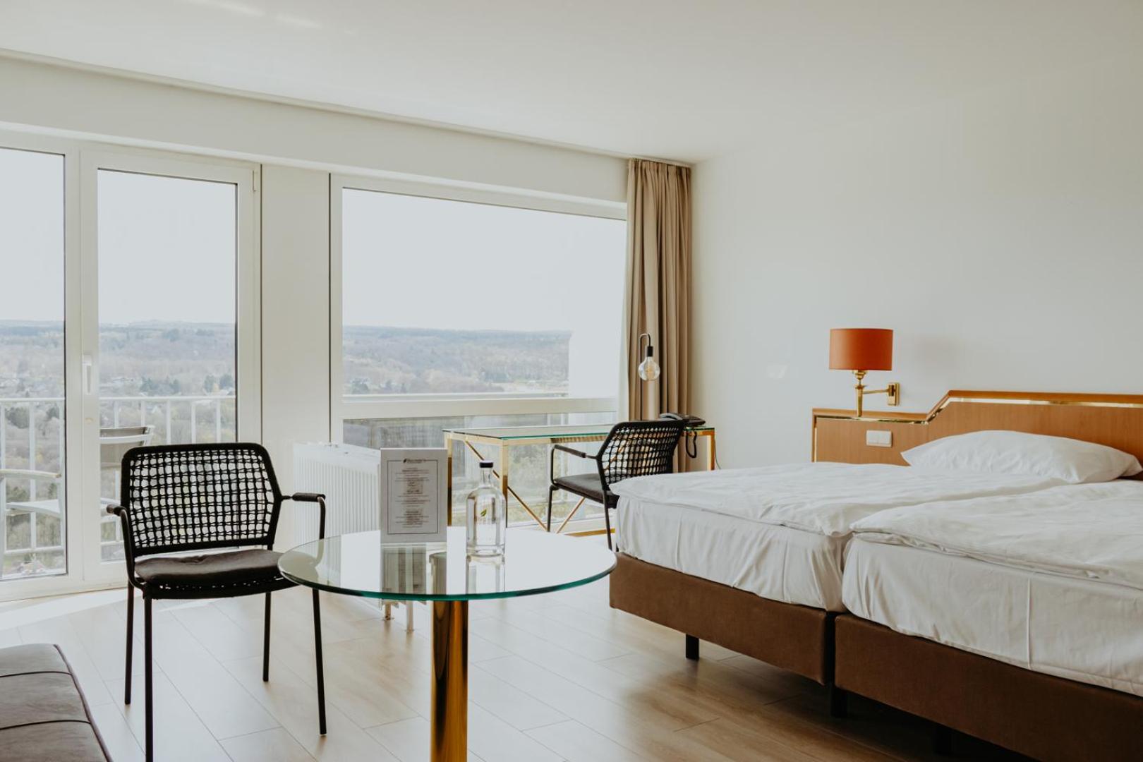 Executive, Lake Side