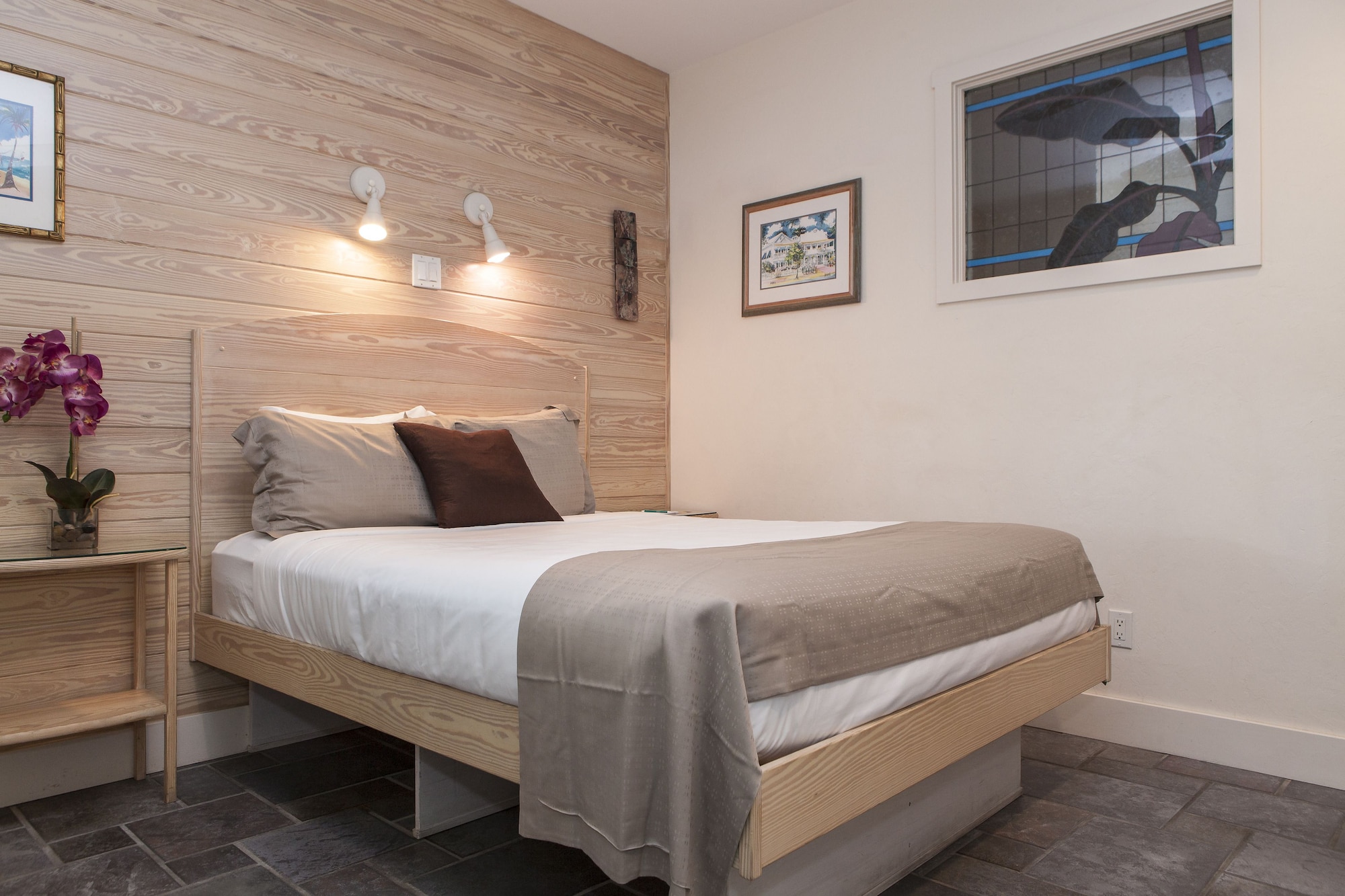 ISLAND, KING BED