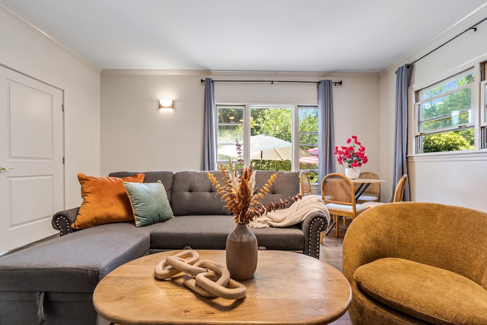 Cinnamon Bear Creekside Inn 36/59