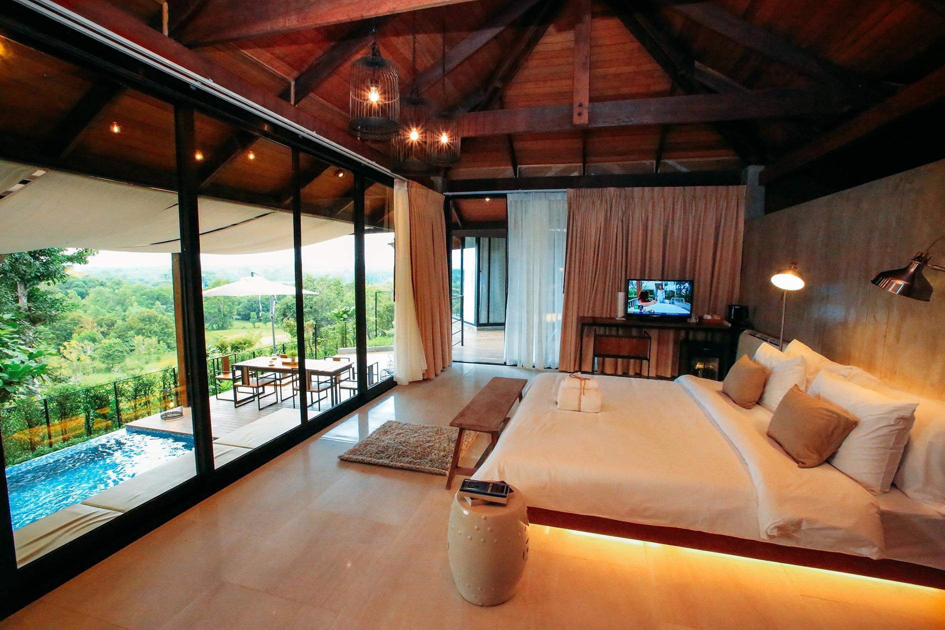 Suite, 2 King Beds, Hot Tub