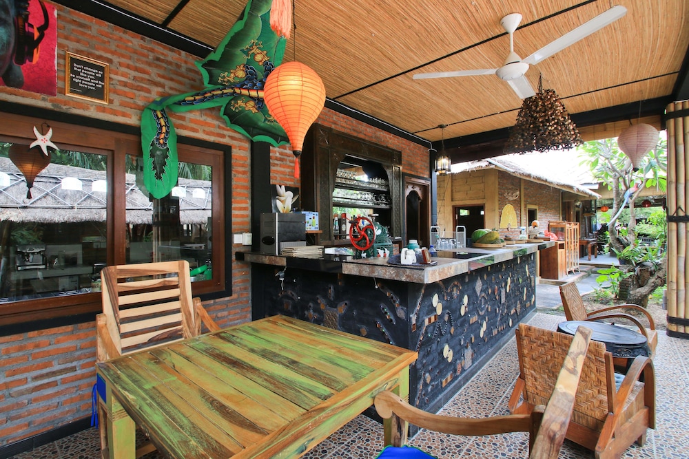 Amed Harmony Cafe And Bungalows 13/68