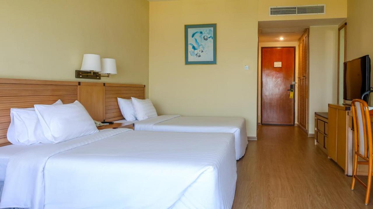 Deluxe, Double or Twin Bed, River View, Cambodiana Hotel 7/10