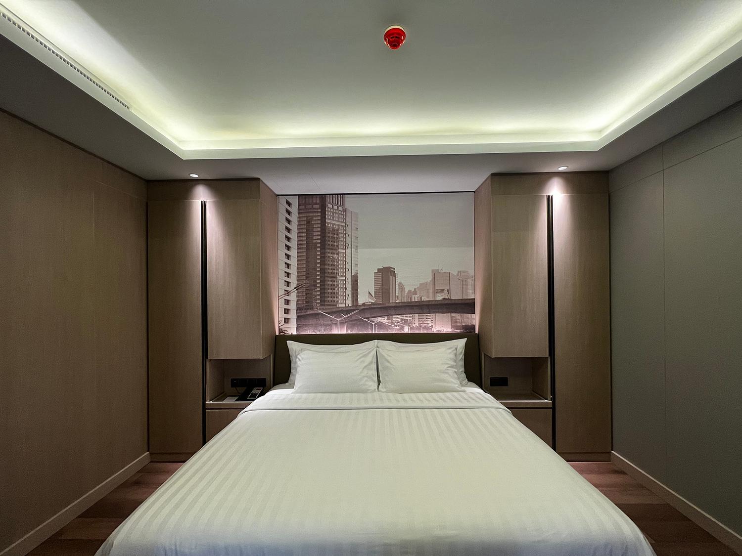 1 BEDROOM, SUITE