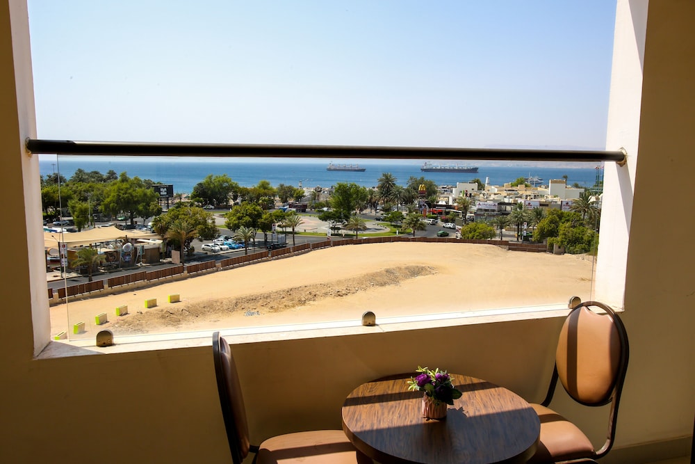 MINA HOTEL 54/65