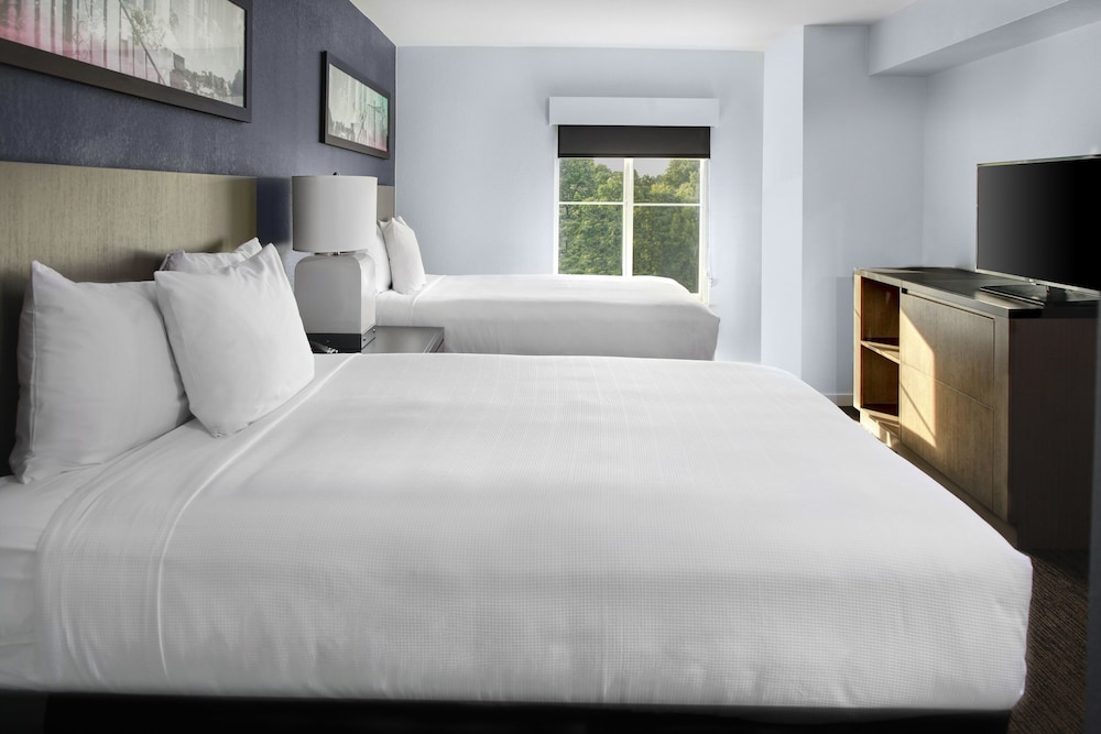 STANDARD, 2 QUEEN BEDS