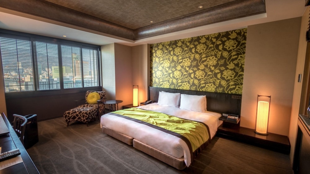 Room, King Bed, City View, Oriental Floor