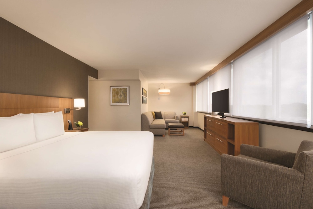 ROOM, KING BED, HIGH FLOOR