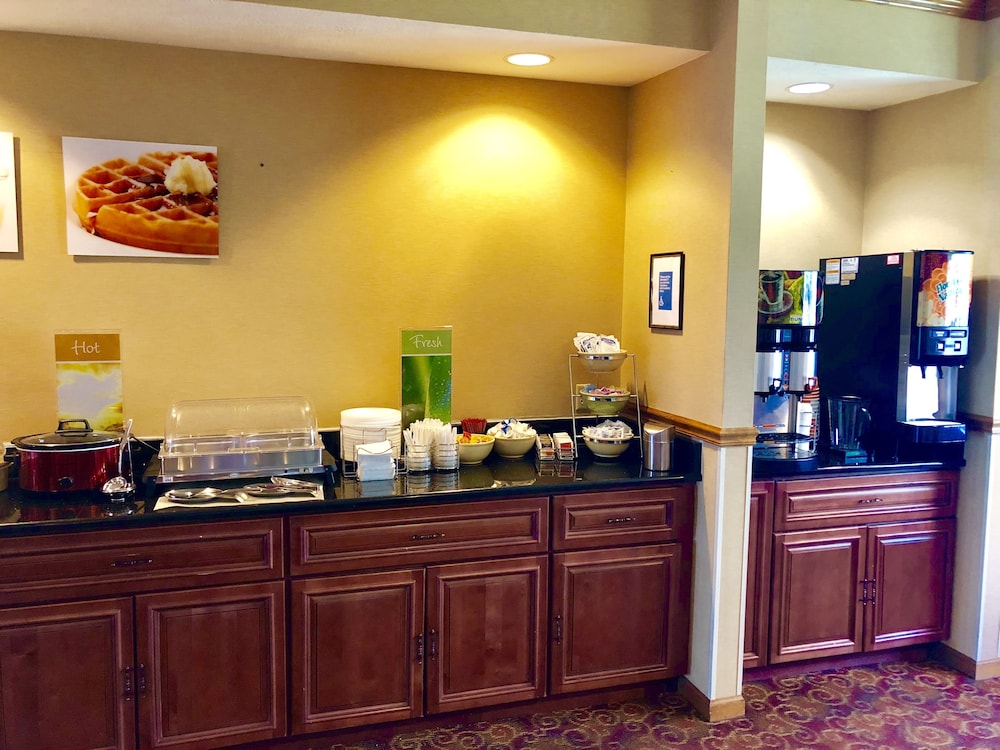 Quality Inn Greenville North 4/40
