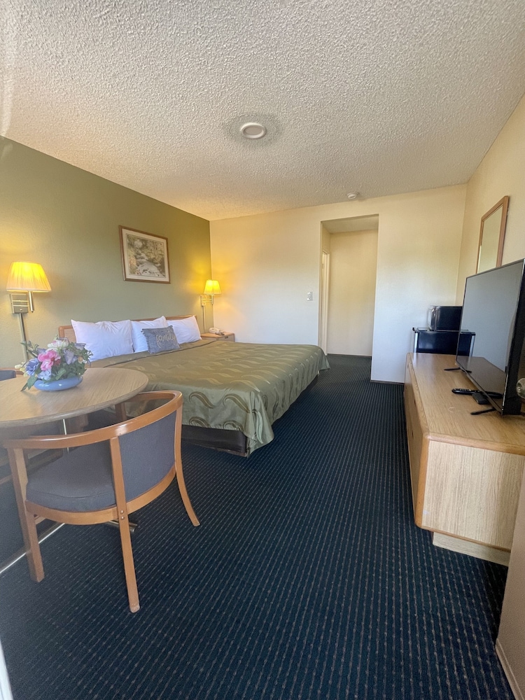 Regency Inn 31/37